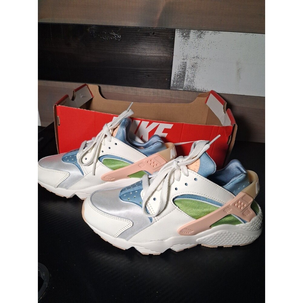 Pastel Colored Nike Women's Air Huarache "Sun Club" sneakers Size 7 1/2